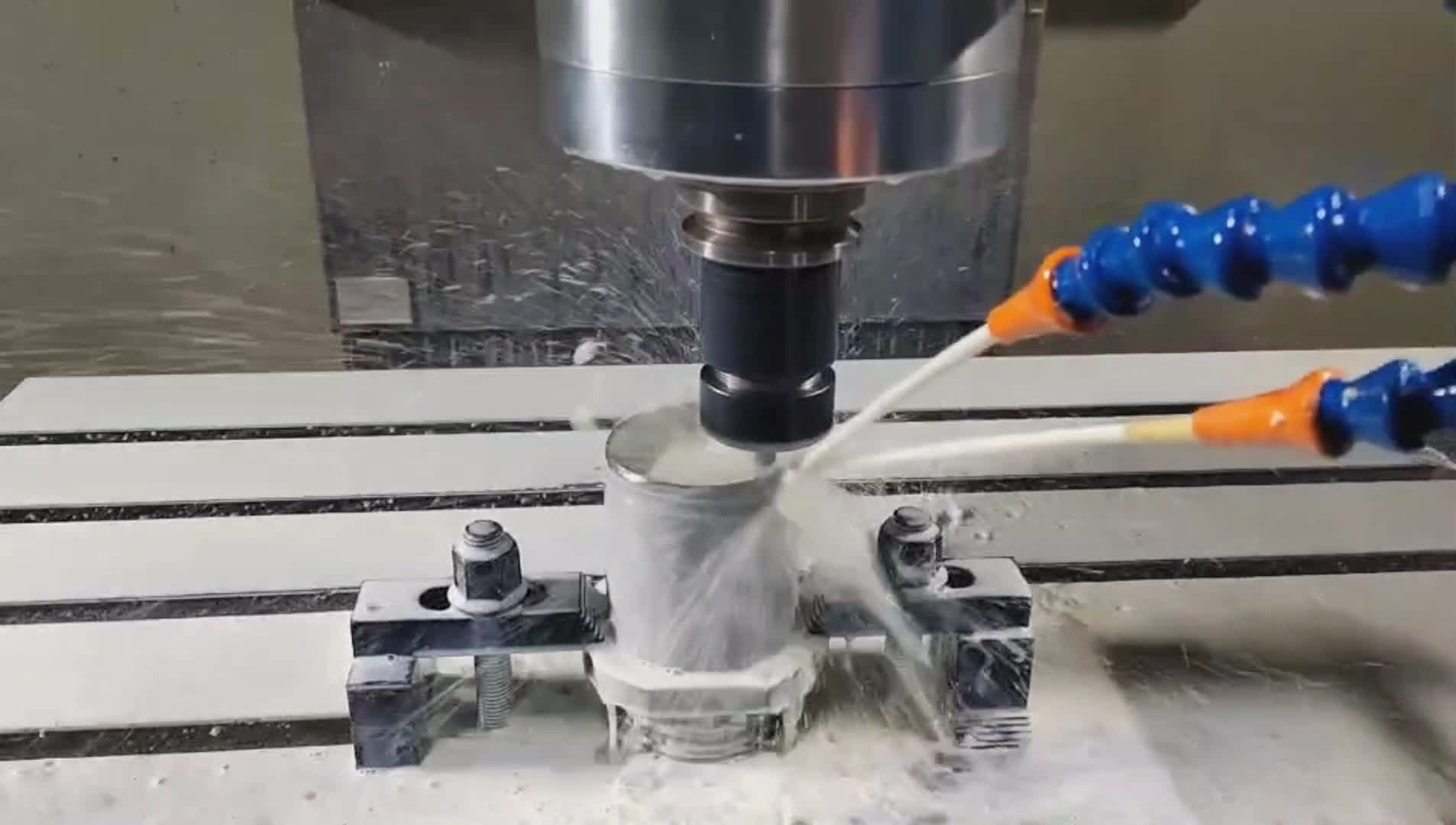 See, kuidas CNC täppismehange parandab täpsust
