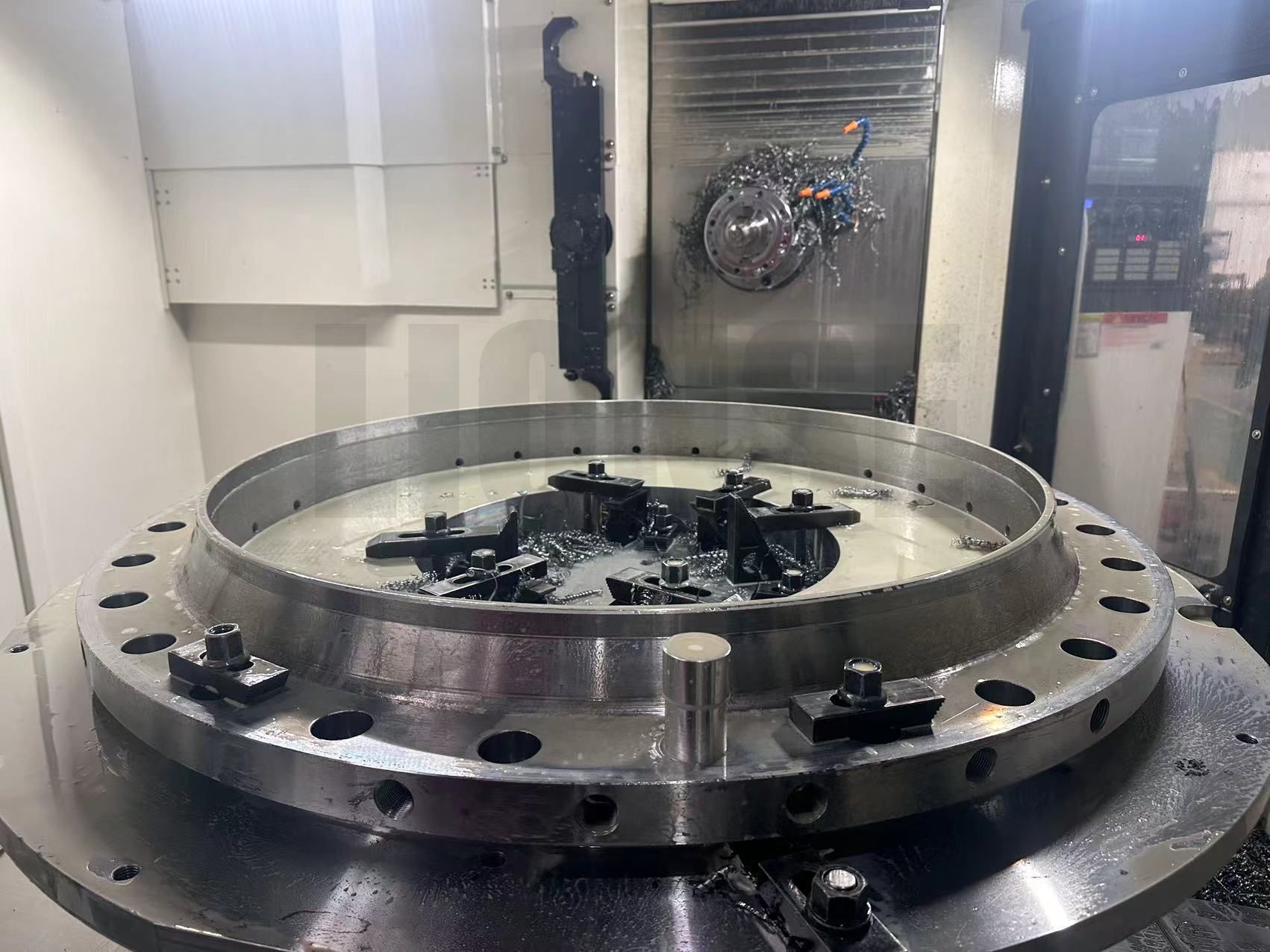 Kuidas tagada augu vertikaalsus suure läbimõõduga äärikute puurimisel?