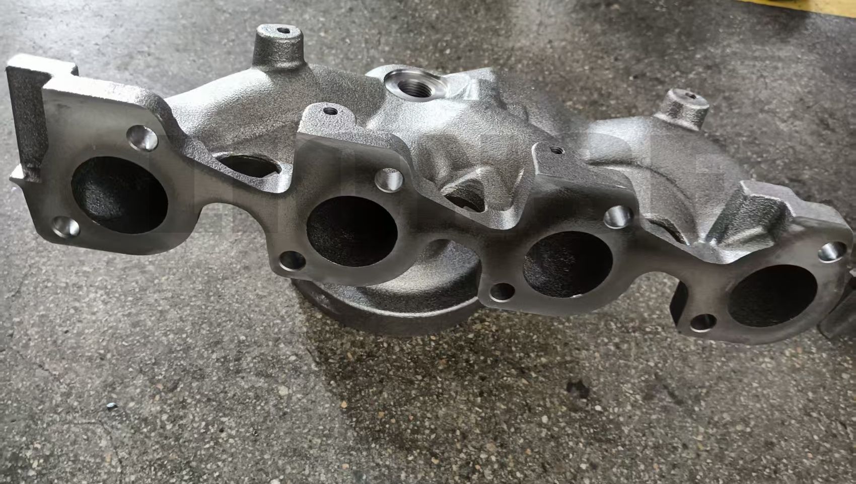 Millised on väljalaskekollektorite valamise eelised?