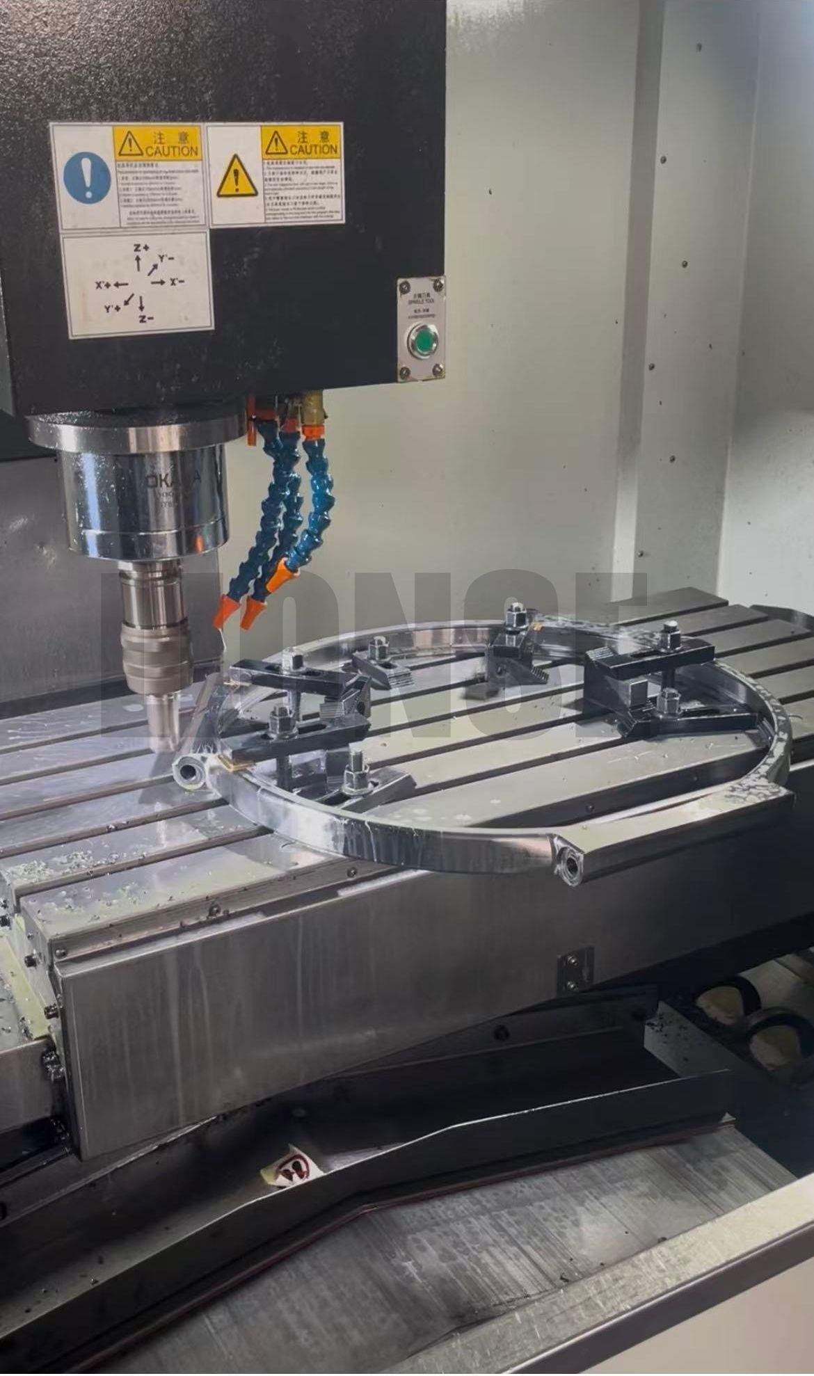 Suure läbimõõduga roostevabast terasest mitme soonega lukustusrõngas kohandatud kõrvad