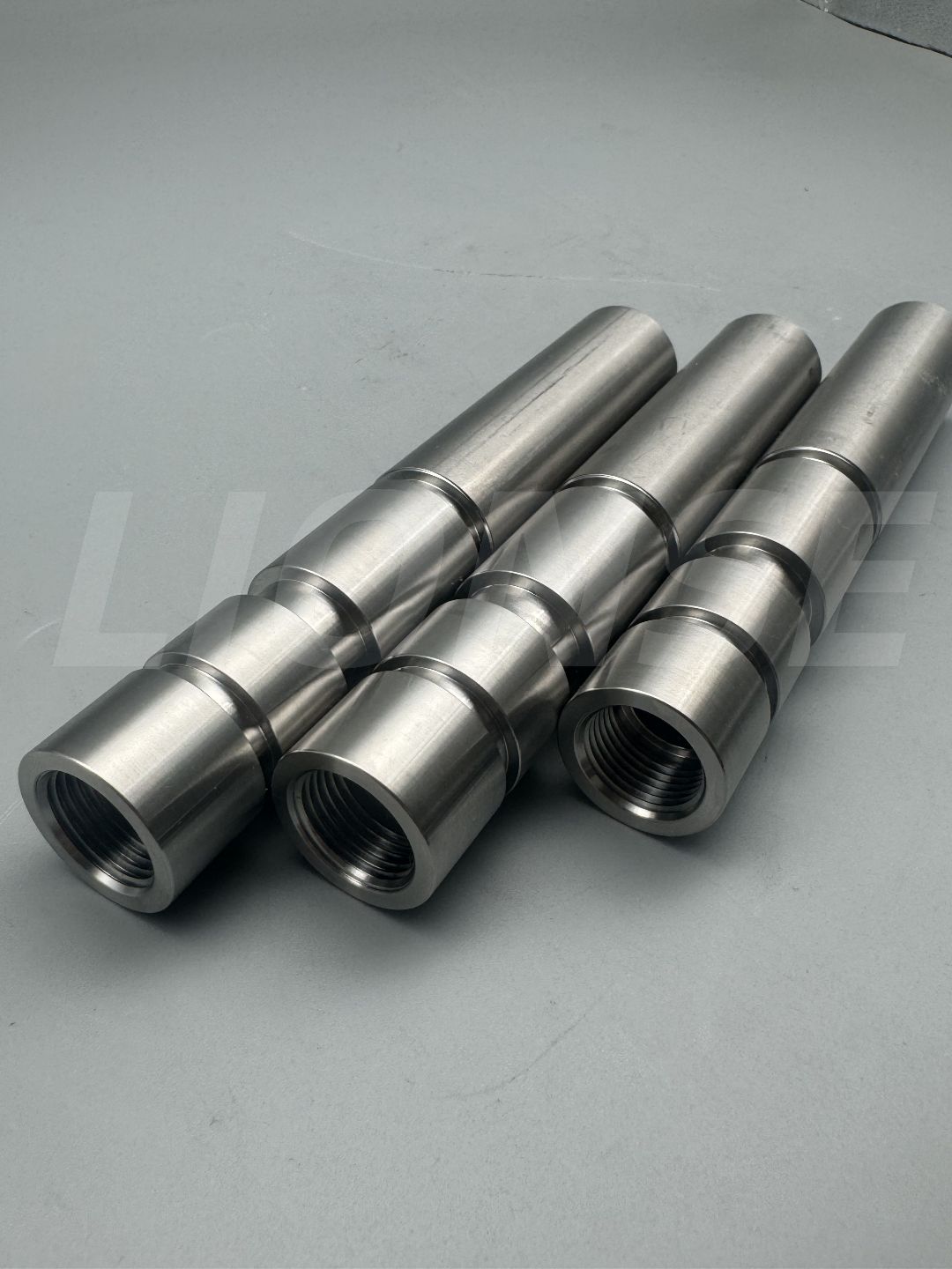 Titaanist klassi 5 võll NC-treimisega